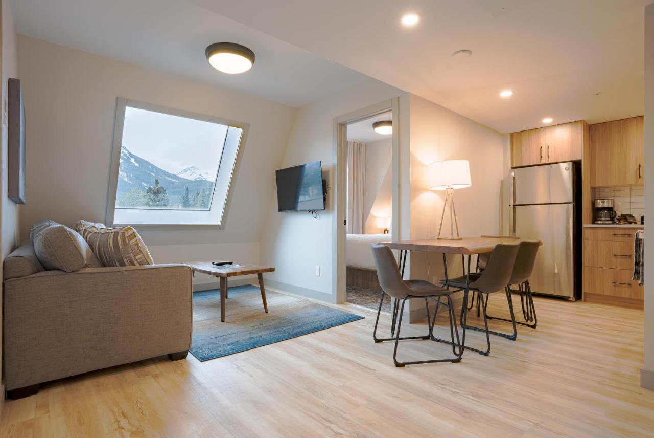 Basecamp Suites Banff Exterior foto